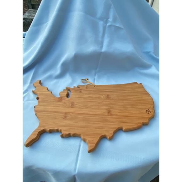 All Wood Cutting Serving Board shaped like America / USA / United States EUC - Picture 13 of 14
